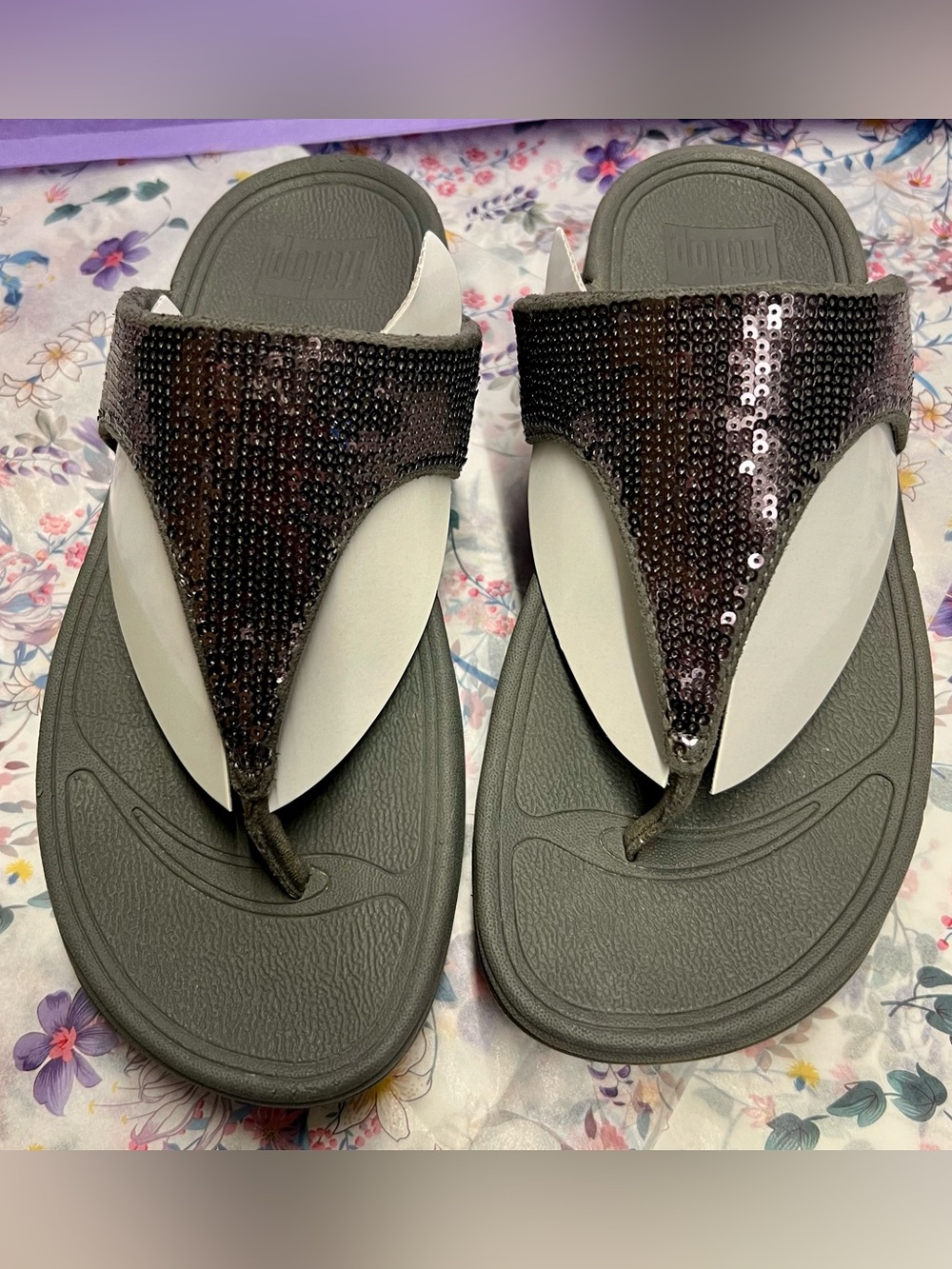 Fitflops Gray Sequin Thong Size 6 - Picture 10 of 11